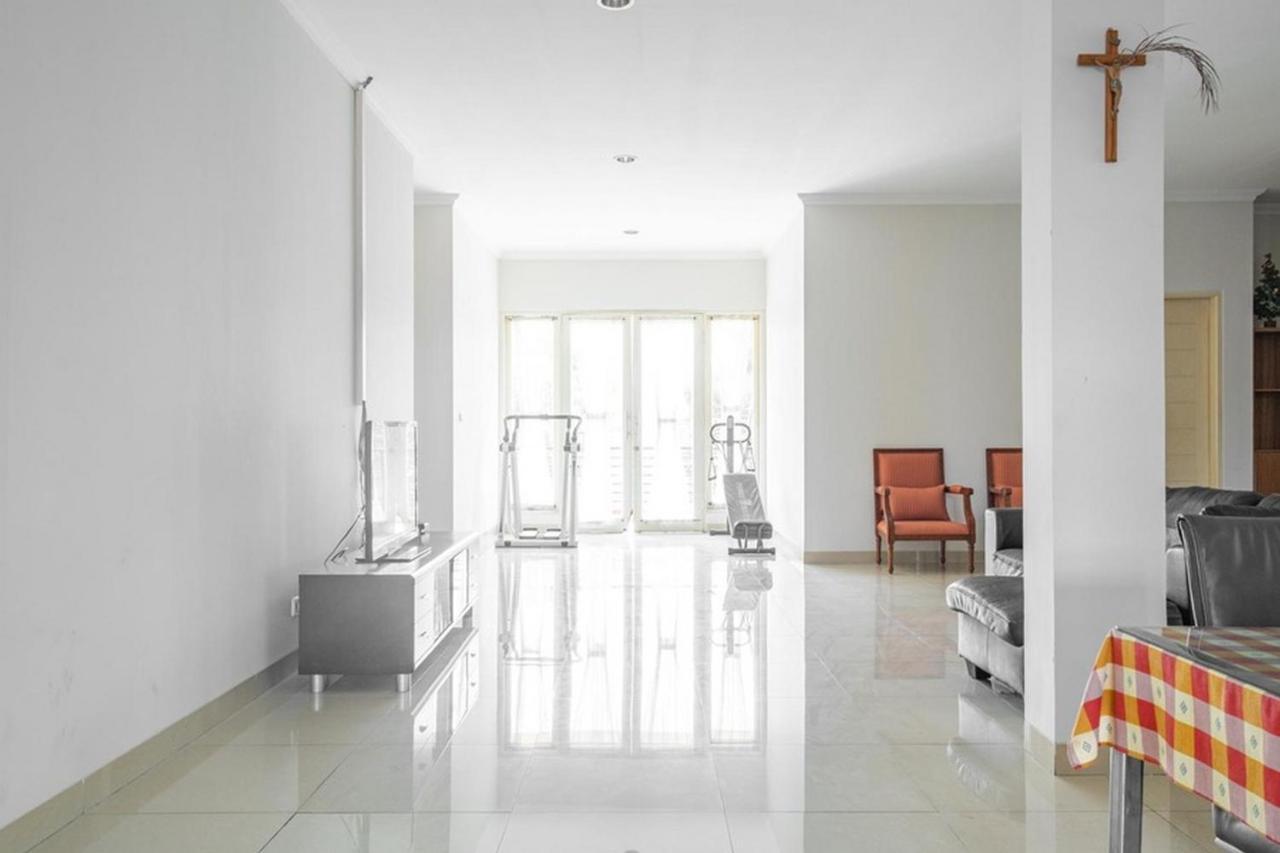 Reddoorz Near Siloam Karawaci 3 Hotell Tangerang Exteriör bild