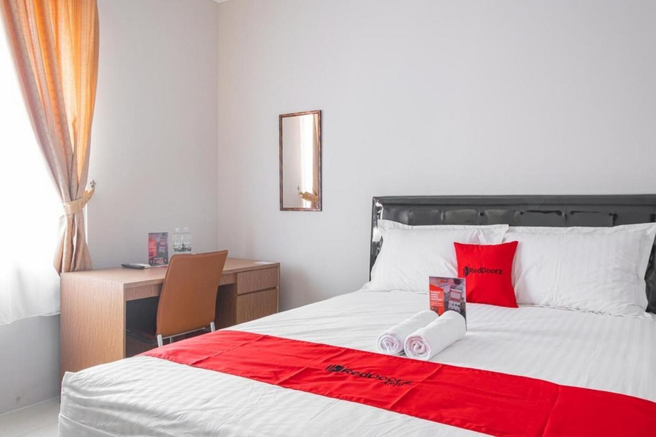 Reddoorz Near Siloam Karawaci 3 Hotell Tangerang Exteriör bild