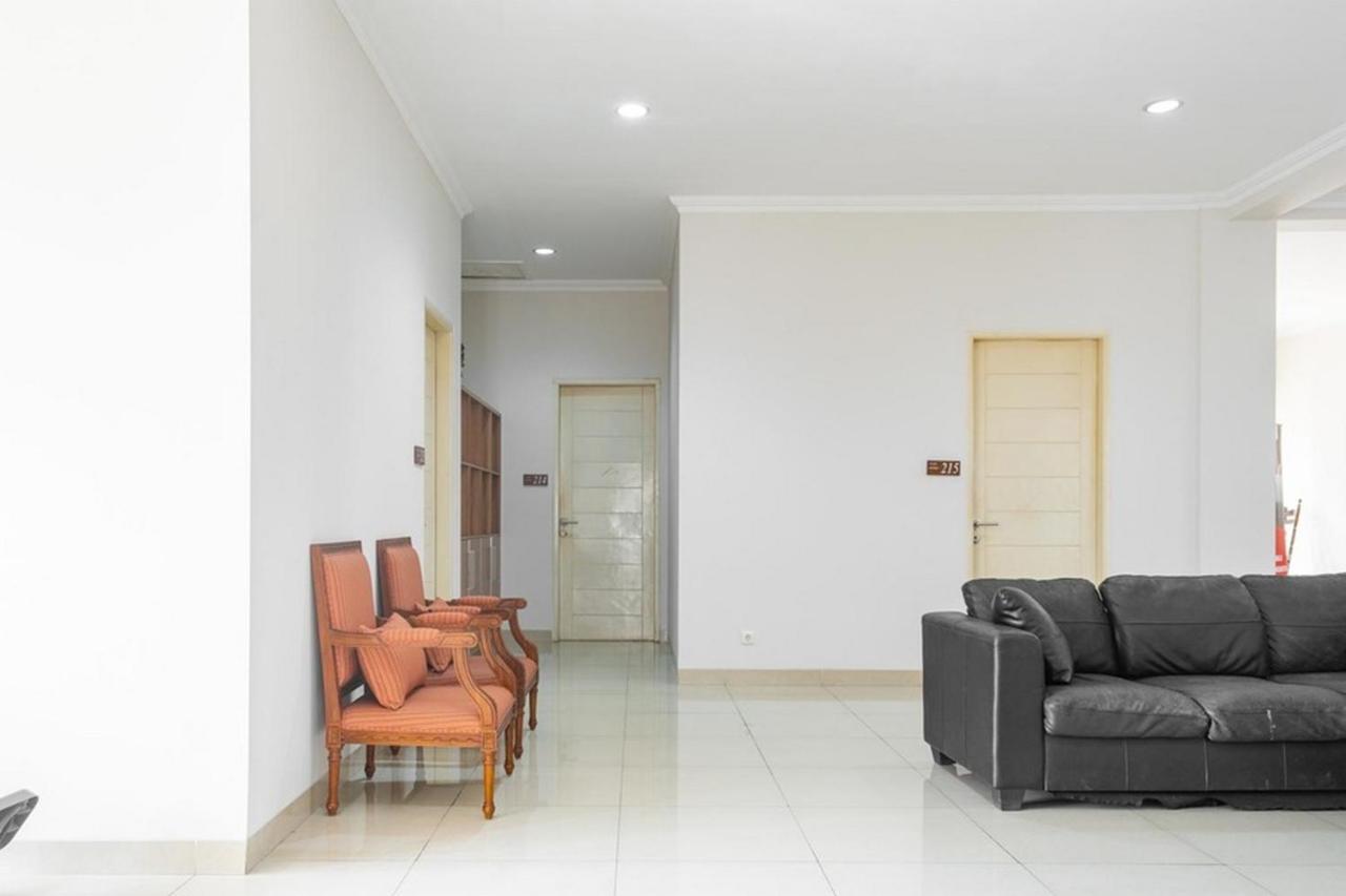 Reddoorz Near Siloam Karawaci 3 Hotell Tangerang Exteriör bild