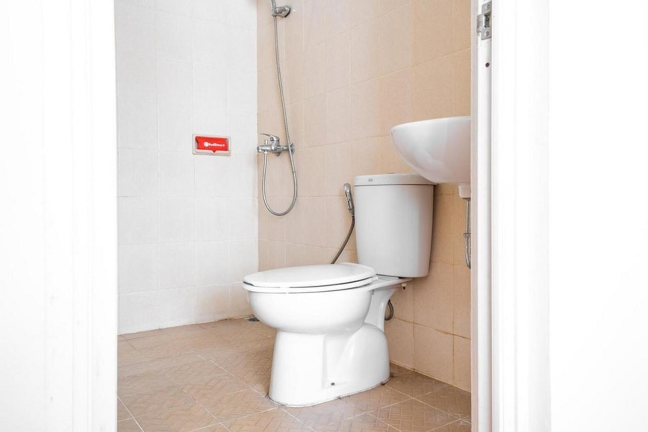 Reddoorz Near Siloam Karawaci 3 Hotell Tangerang Exteriör bild