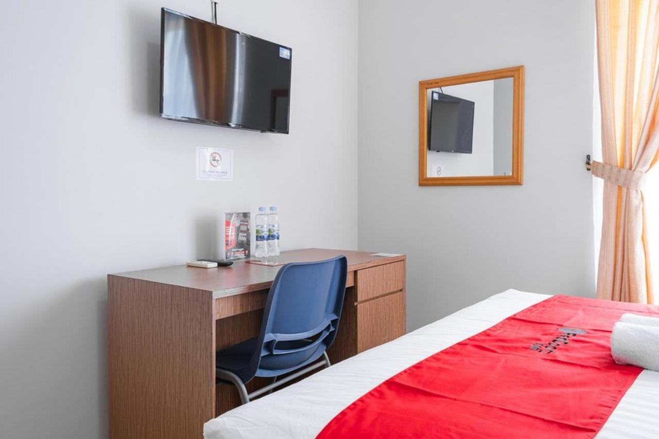 Reddoorz Near Siloam Karawaci 3 Hotell Tangerang Exteriör bild