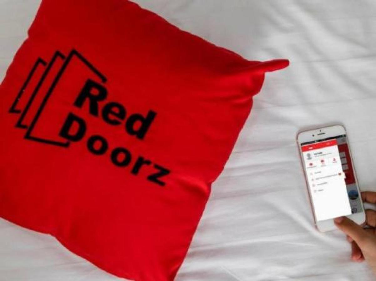 Reddoorz Near Siloam Karawaci 3 Hotell Tangerang Exteriör bild